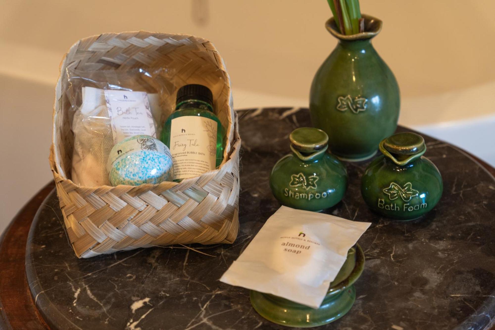 פונקאק Novus Giri Resort & Spa מראה חיצוני תמונה